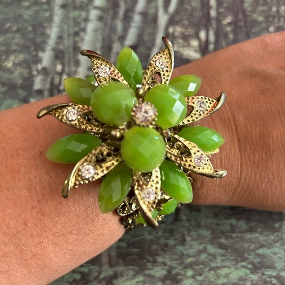 LCR DESIGNS Jewelry - Art Deco Green Floral Bracelet